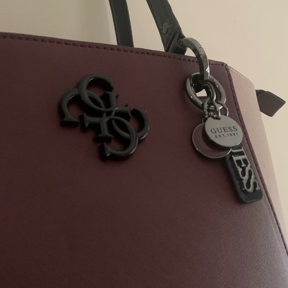 GUESS Handbag - Picture 2 of 8
